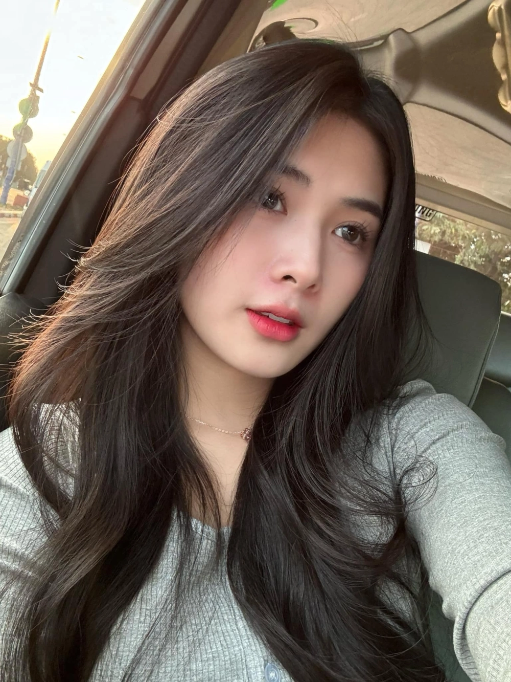 Cô em gái hai mặt bí ẩn và thú vị mọi góc nhìn