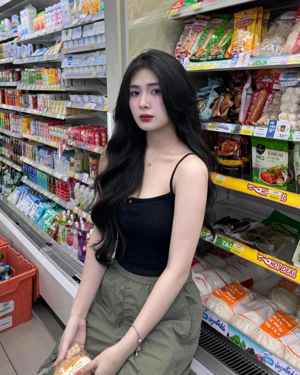 Hình xăm Quỳnh Alee và ý nghĩa của những hình xăm trên người cô