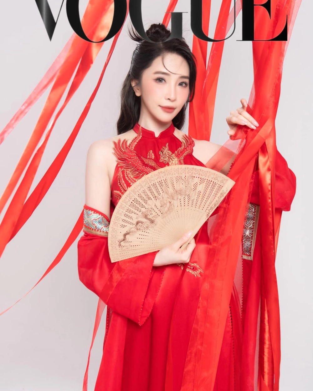 Cô gái đẹp nhất Việt Nam nổi bật với vẻ ngoài thanh lịch