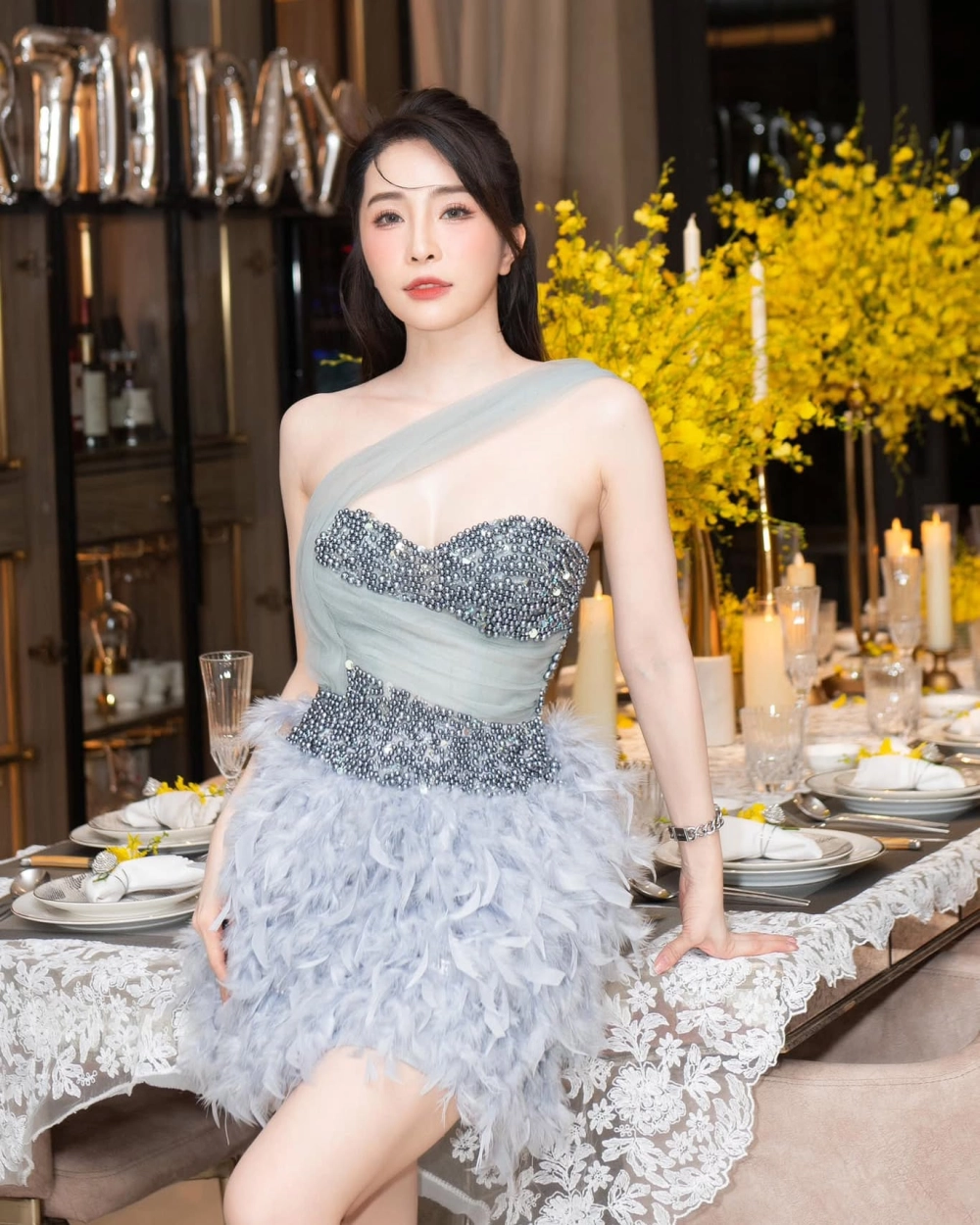 Quỳnh Nga bao nhiêu tuổi và vẻ đẹp trẻ trung hơn tuổi thật