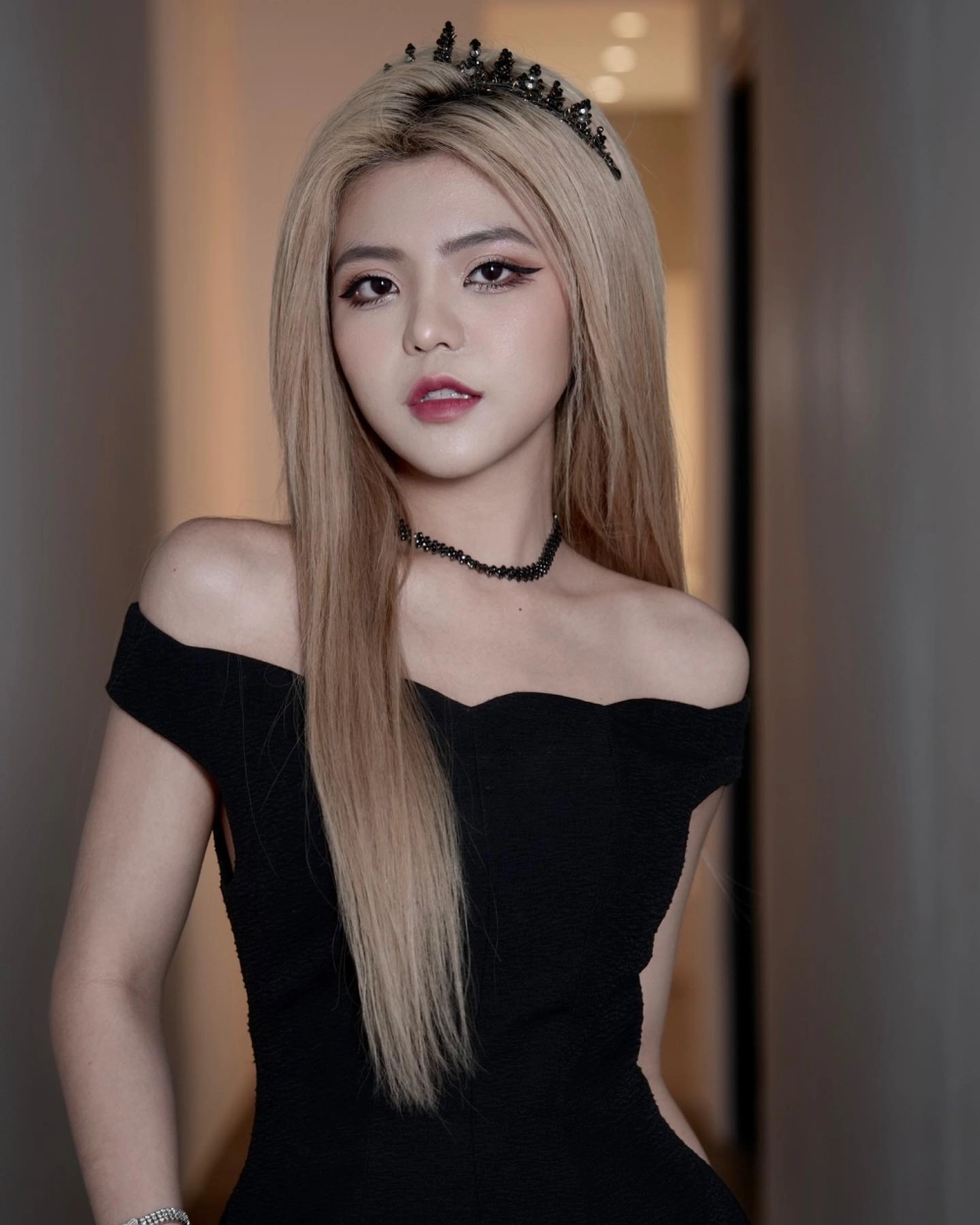 Reency Ngô chị em sinh đôi và người bạn thân giống hệt nhau