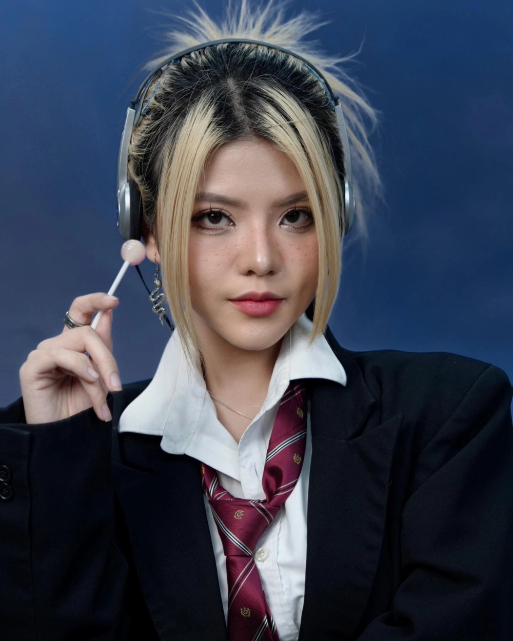 Reency Ngô cửu vĩ hồ và những màn hóa thân hồ ly đầy ma mị