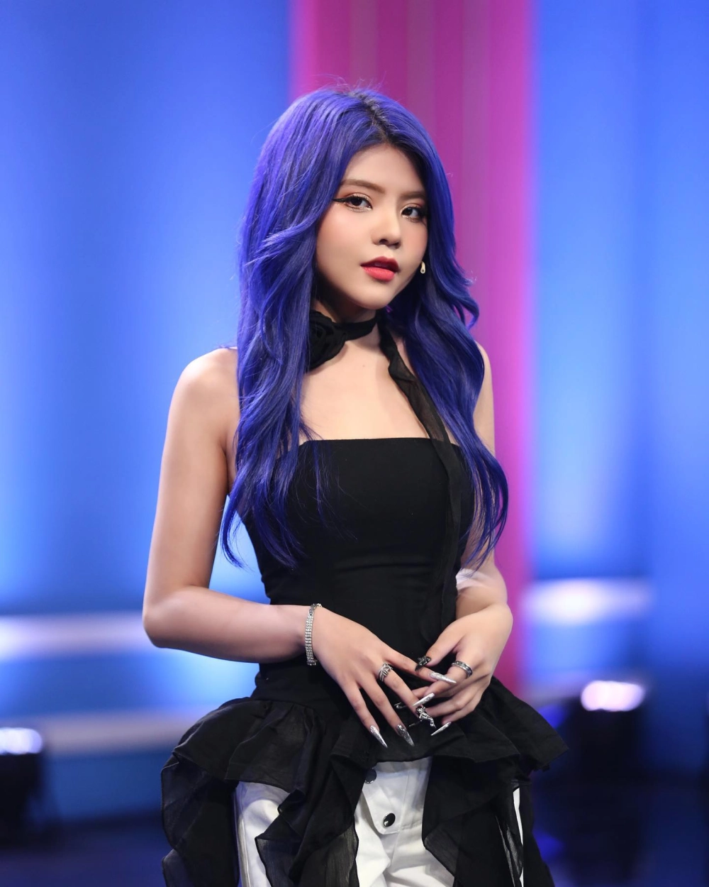 Reency Ngô Em vẫn ở đây và những video diễn xuất theo trend