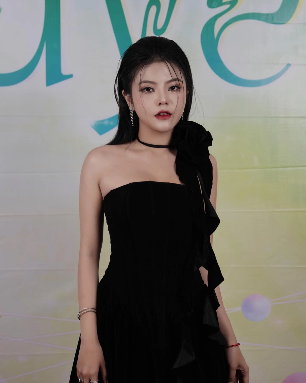 Reency Ngô cao bao nhiêu và vóc dáng nhỏ nhắn, cân đối