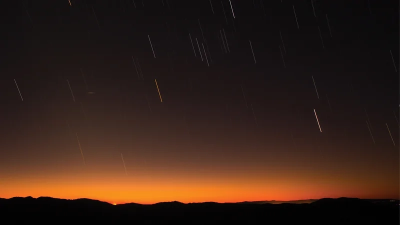 Thưởng thức cảnh thiên nhiên với ảnh mưa sao băng