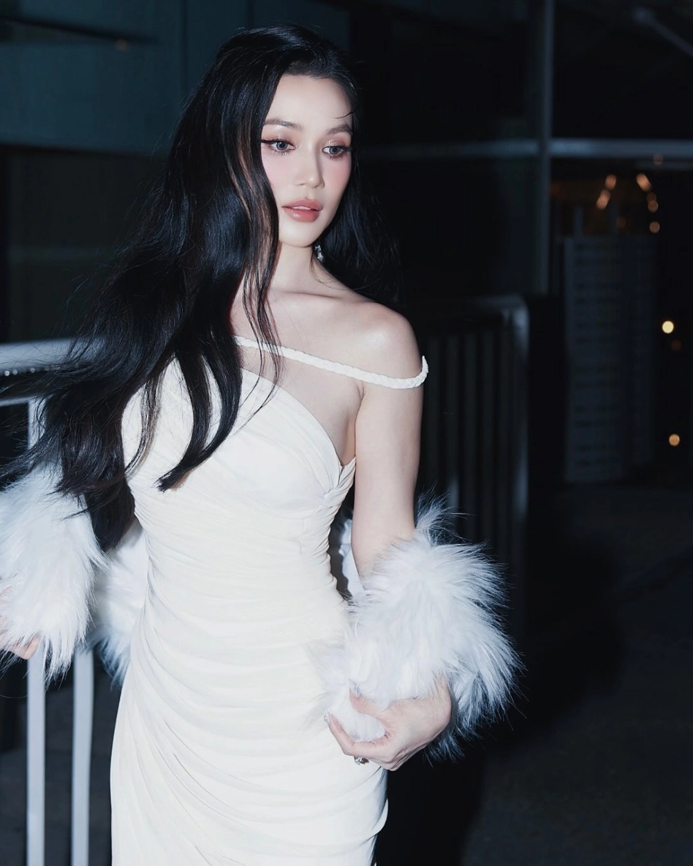 Nghệ sĩ Thanh Bạch bao nhiêu tuổi và năng lượng sân khấu vượt thời gian