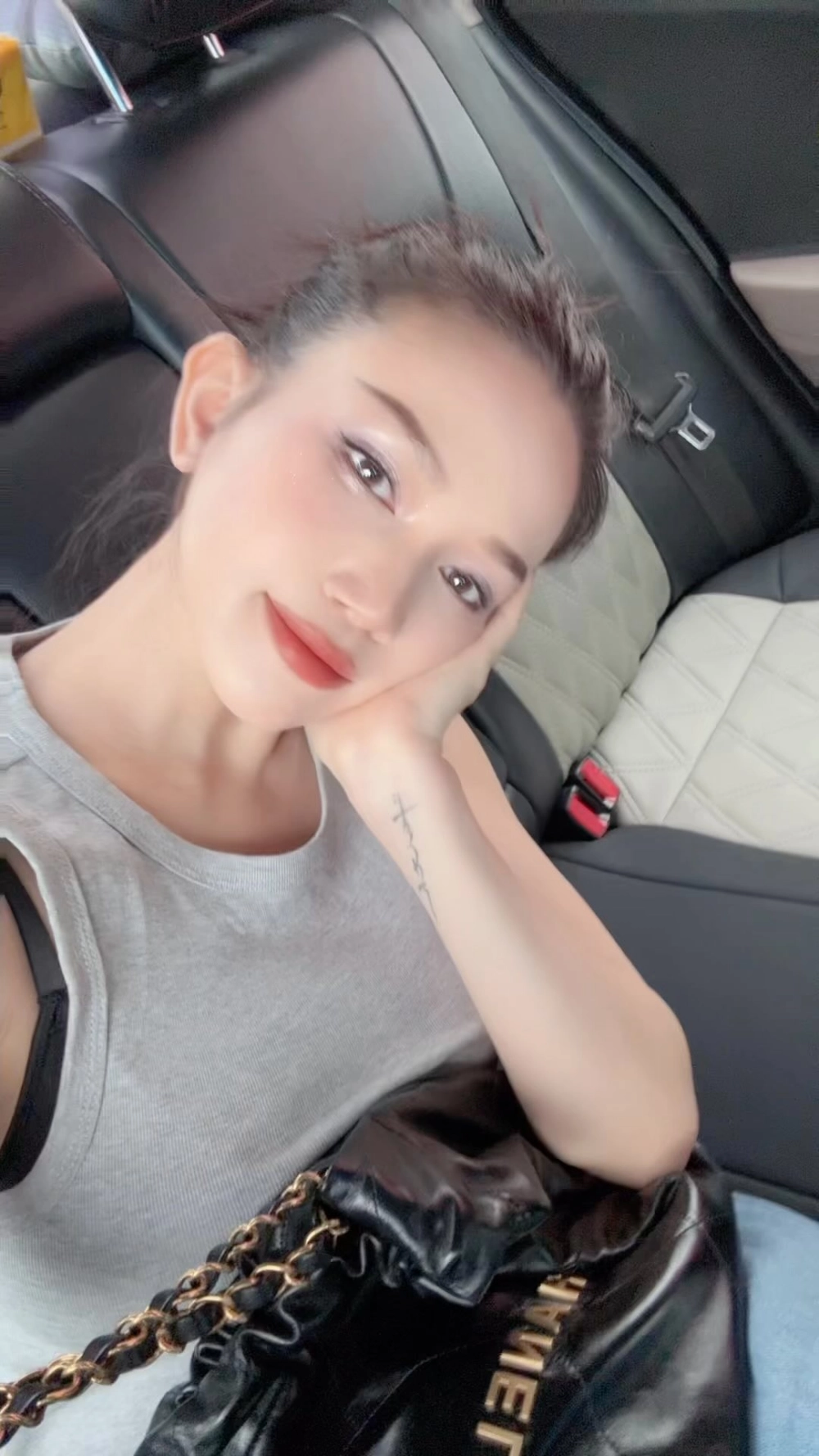 Karaoke Người ta Sĩ Thanh hát lại bản ballad buồn da diết