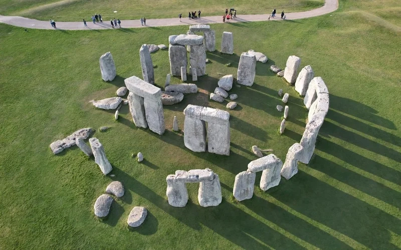 Thưởng ngoạn cảnh hùng vĩ tại bãi đá stonehenge