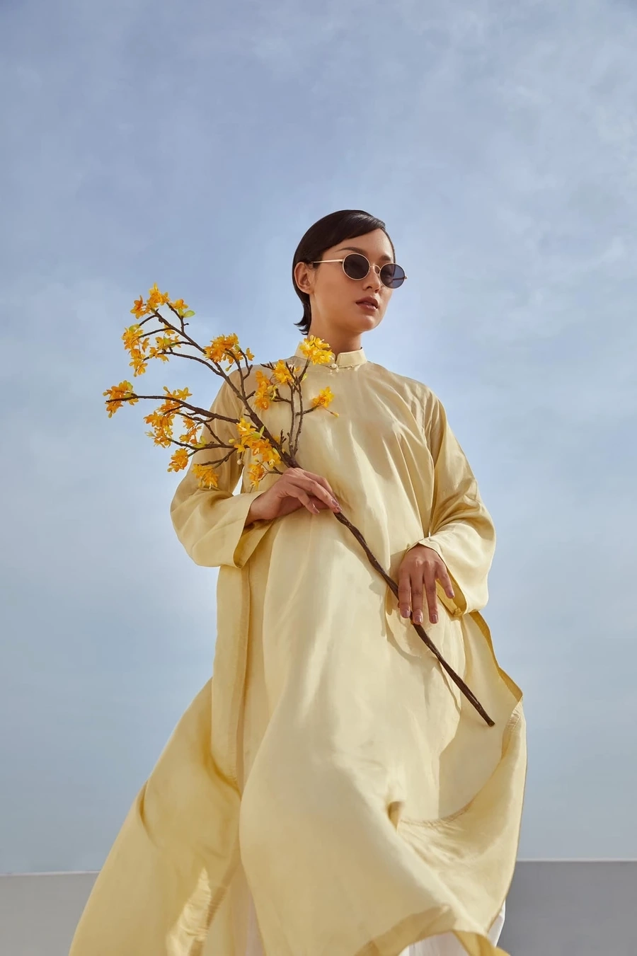 Áo dài Tăng Thanh Hà và thần thái chuẩn mực của người phụ nữ Việt