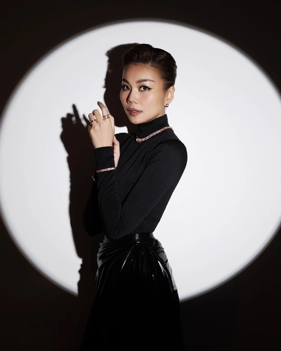 Hoa hậu Thanh Hằng cô đăng quang Hoa hậu Phụ nữ Việt Nam qua ảnh 2002