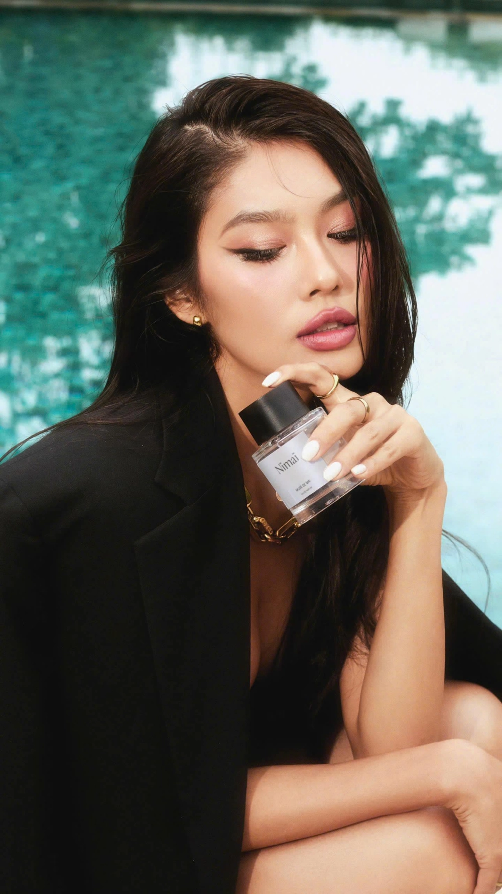 Thảo Nhi Lê chiều cao 1m68 và thân hình đồng hồ cát quyến rũ