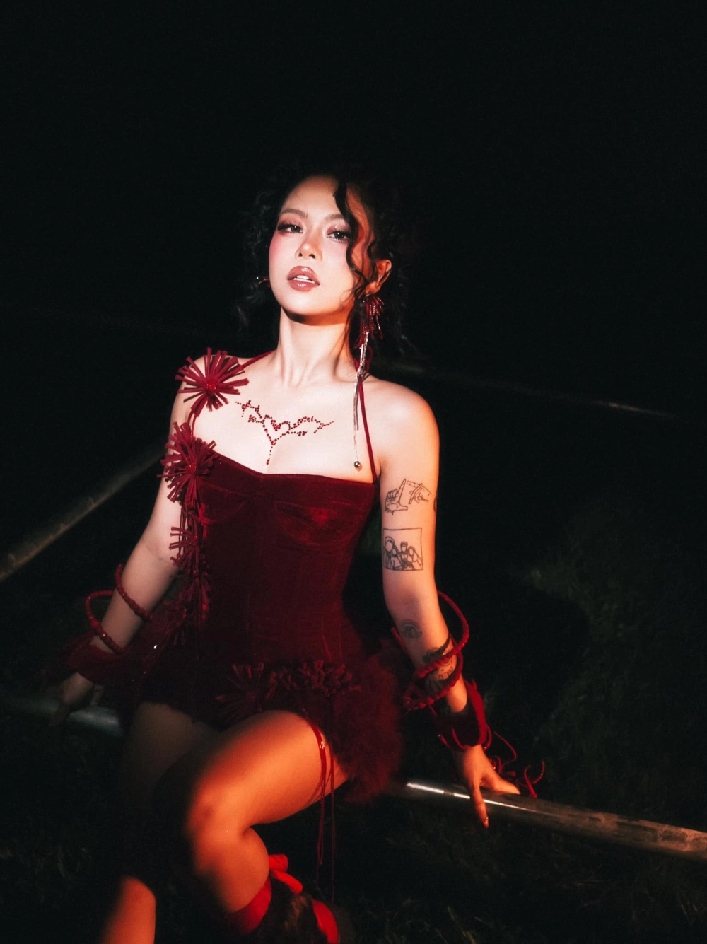 Hop on da show low g tlinh và những màn kết hợp quốc tế đầy ấn tượng