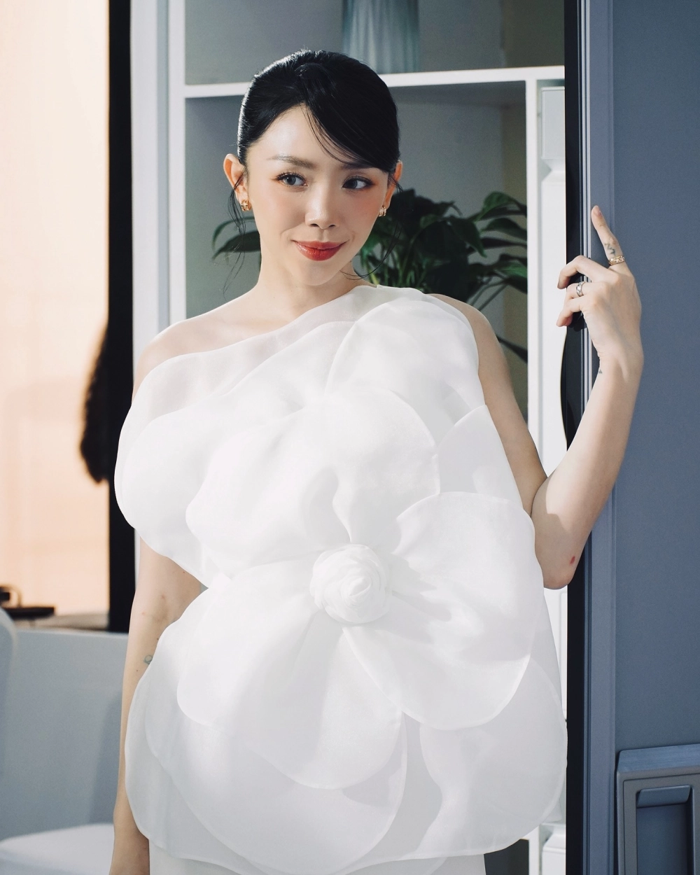 Tóc Tiên Em không là duy nhất lyrics và những câu hát chạm đáy nỗi đau