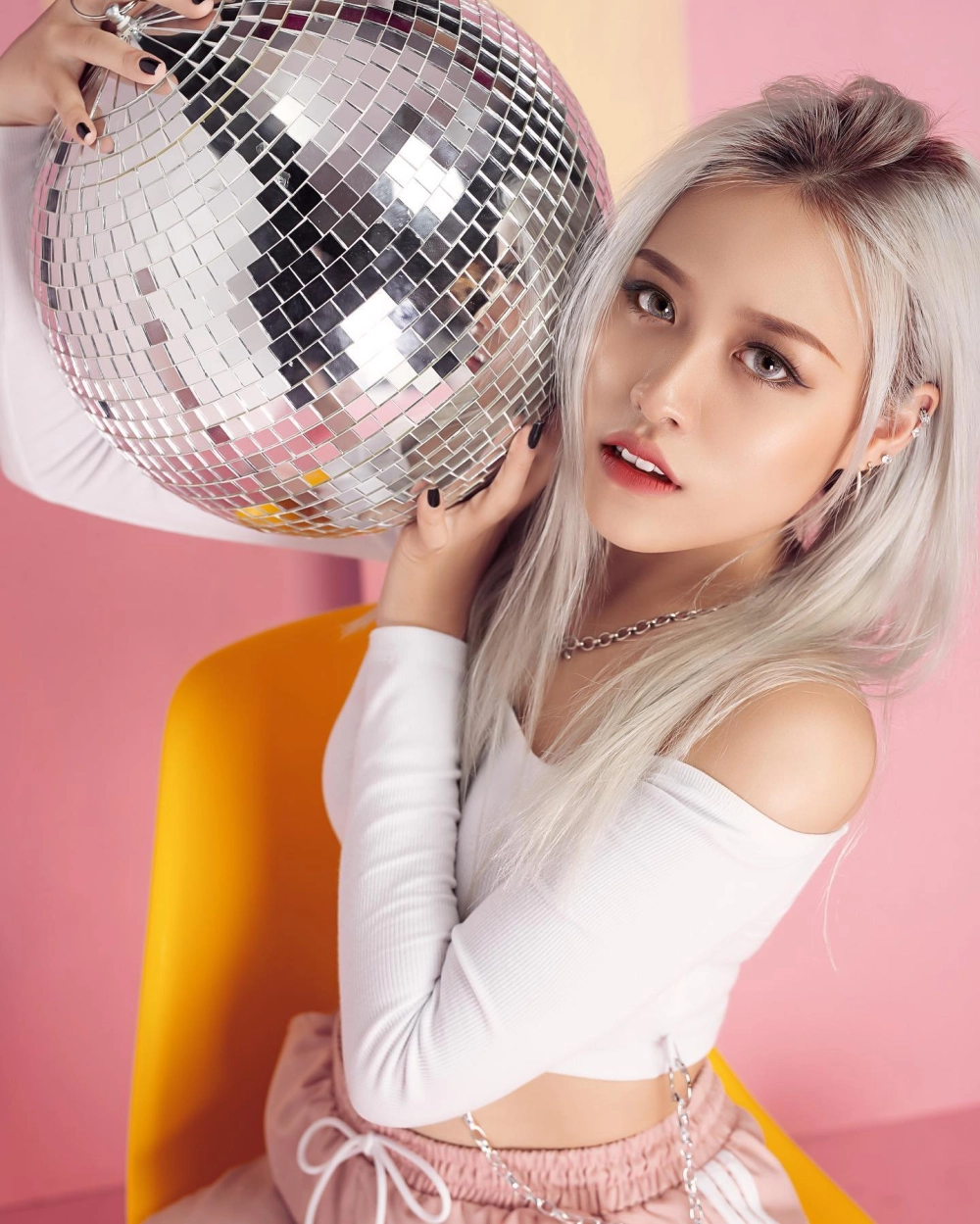 Trà Đặng nhảy và khả năng vũ đạo ấn tượng trong các video