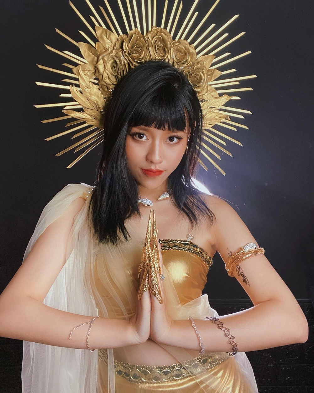 Trà Đặng biến hình và những màn lột xác, hóa trang đầy nghệ thuật