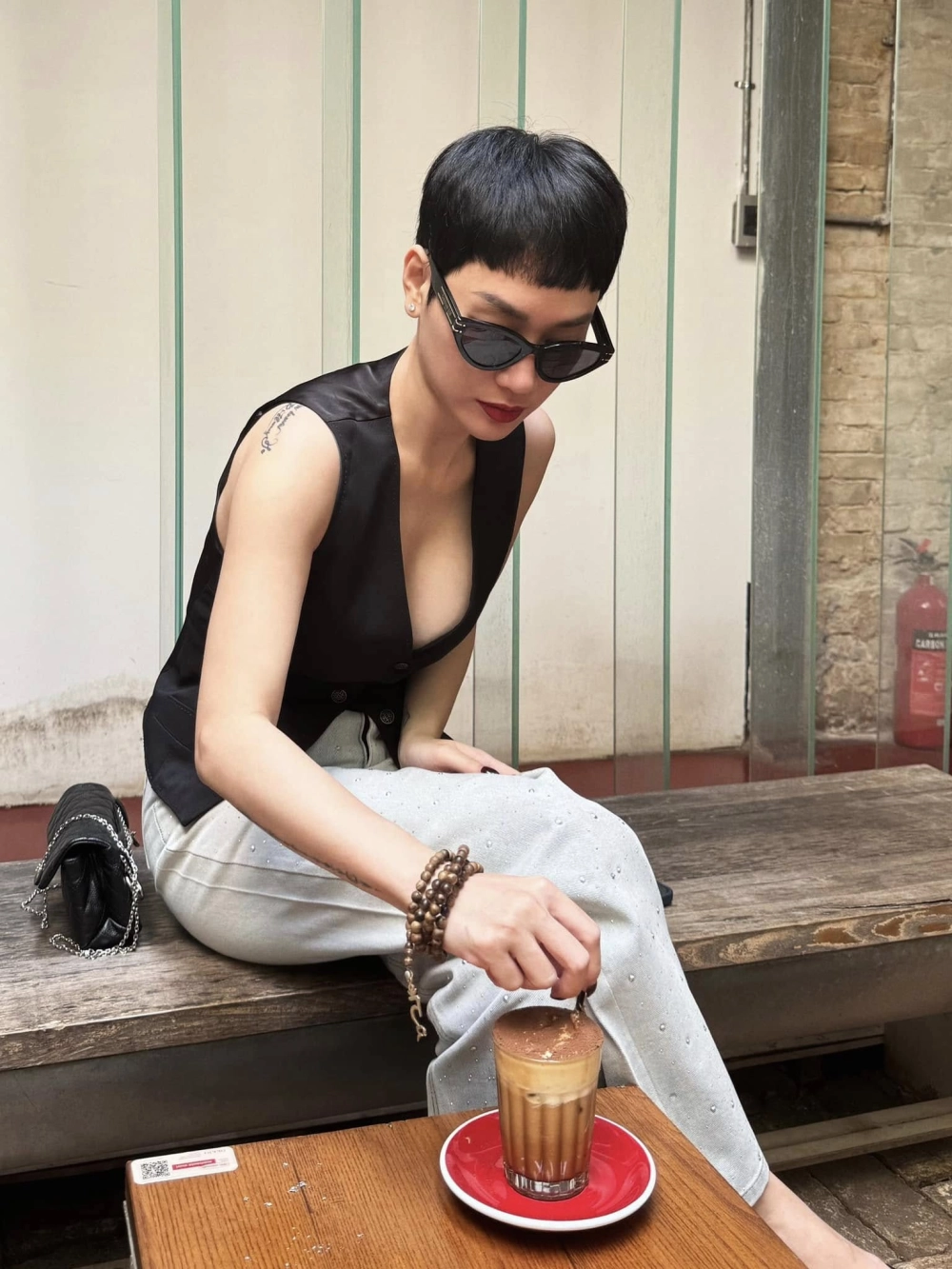 Karaoke Trà Mi Idol hát lại những ca khúc của nữ ca sĩ gợi cảm