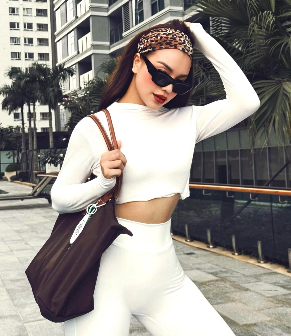 Trà Ngọc Hằng là ai cô là người mẫu, ca sĩ và Á hậu Hoa hậu Việt Nam Hoàn cầu