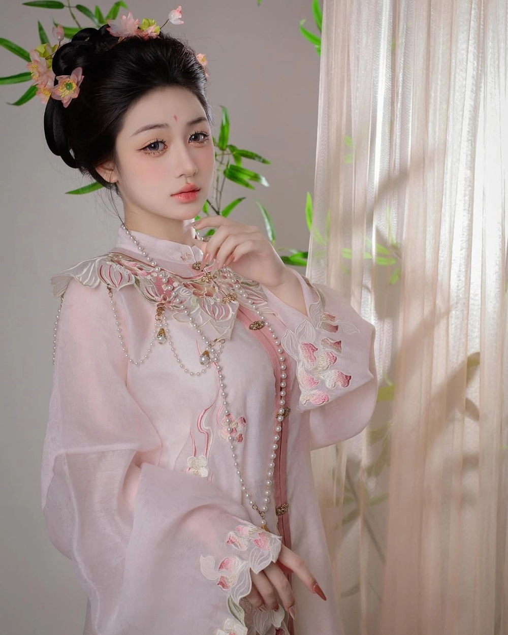 Trần Hà Linh dí và chiếc trend 108 tư thế gây bão mạng xã hội