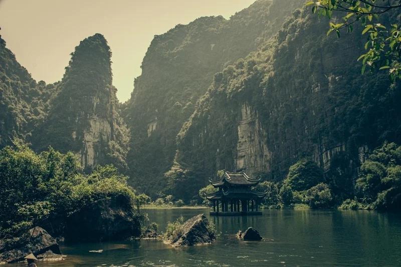 Khám phá vẻ đẹp kỳ vĩ qua tràng an ninh bình có gì đẹp