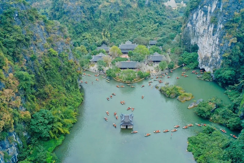 Khám phá lịch sử và thiên nhiên qua danh thắng tràng an ninh bình