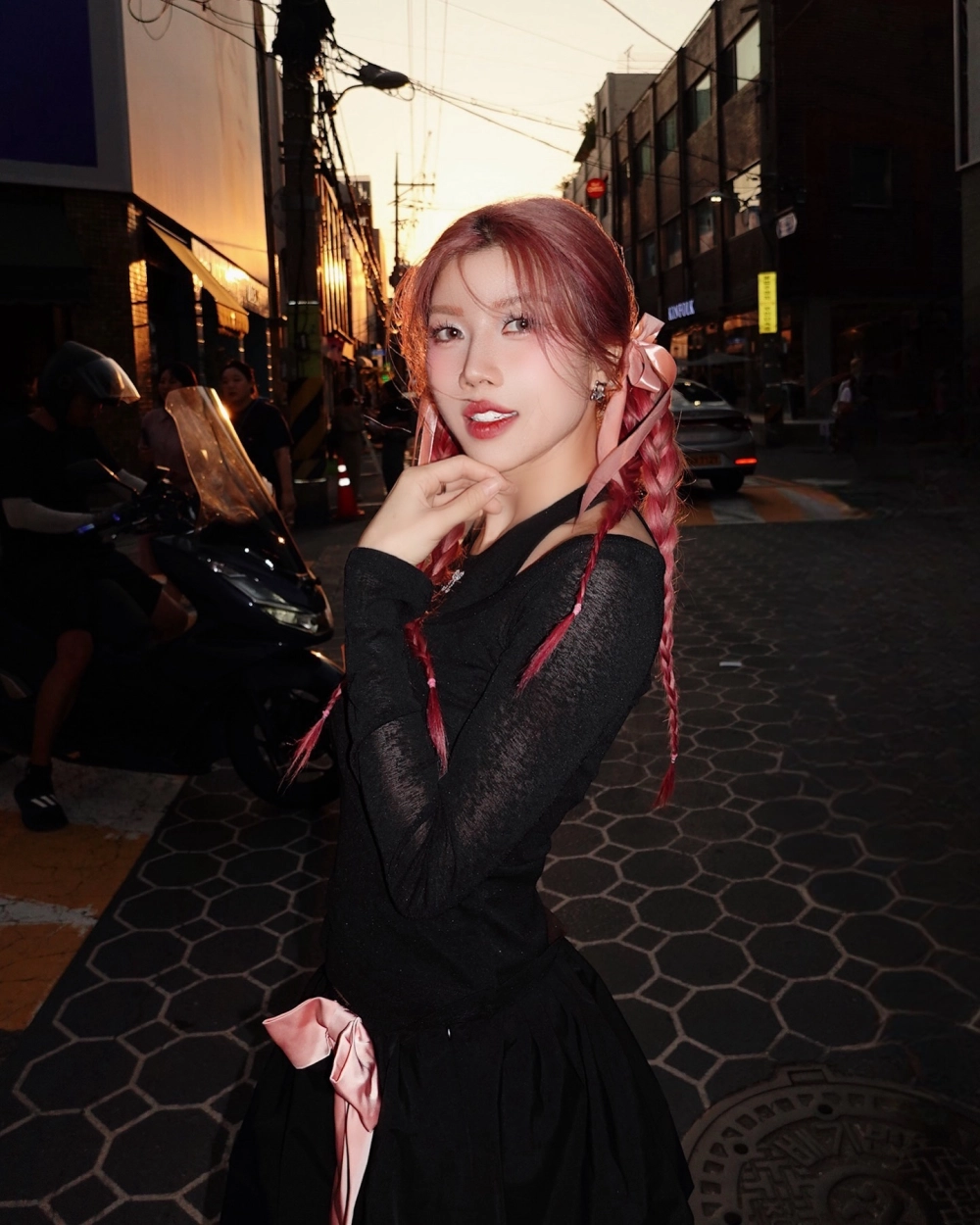 Trang Pháp Đường cong ca khúc với giai điệu Latin nóng bỏng