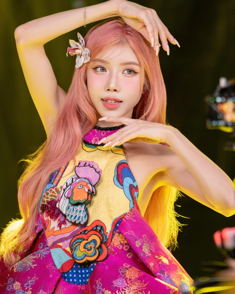 Trang Pháp chiều cao và vóc dáng cân đối, gợi cảm