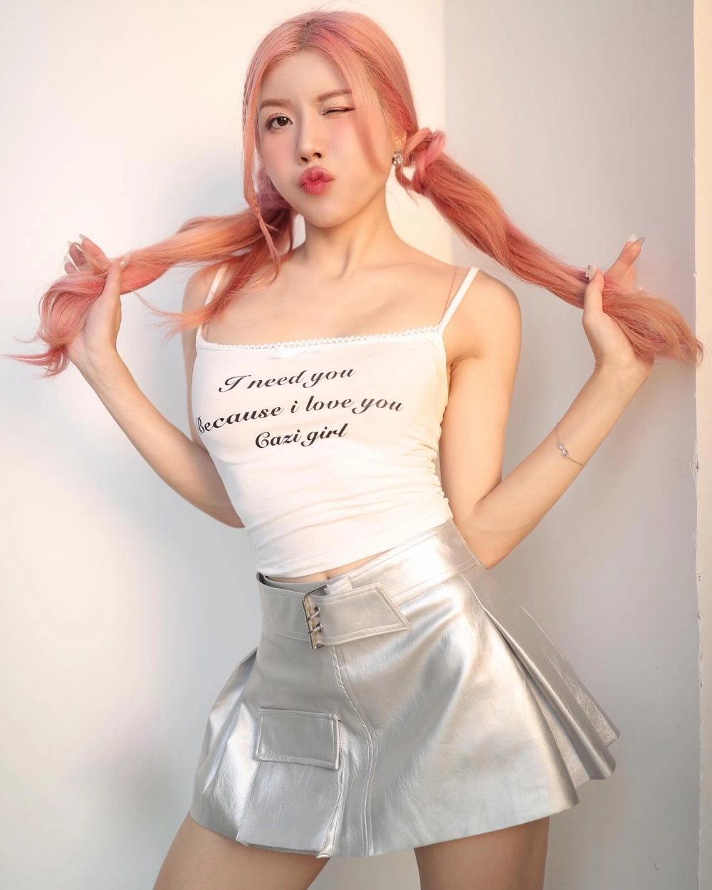 Trang Pháp Đường cong ca khúc với giai điệu Latin nóng bỏng