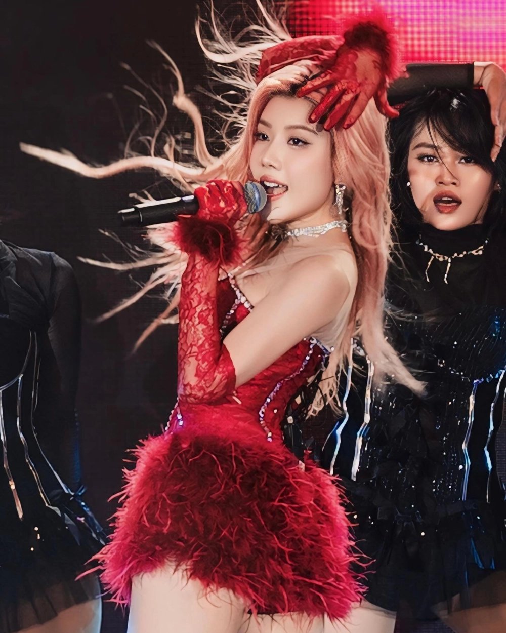 Trang Pháp chị đẹp và màn thể hiện cực kỳ thành công tại Đạp Gió Rẽ Sóng