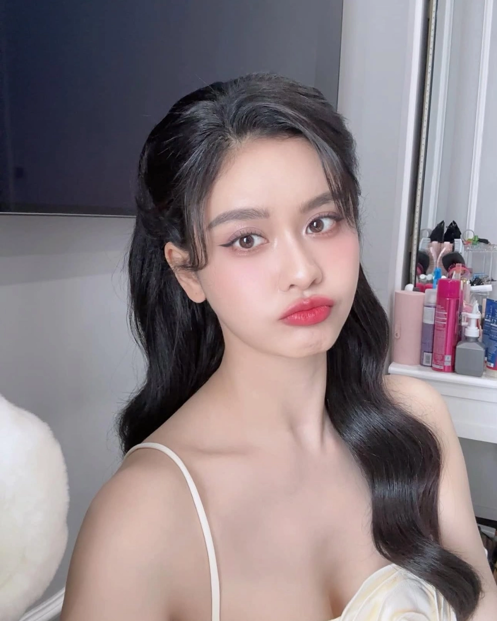 Karaoke Trương Quỳnh Anh hát lại những ca khúc buồn da diết của cô