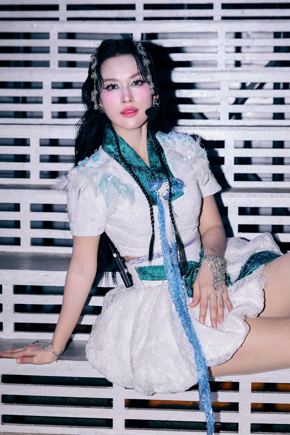 Hoa hậu Tú Vi và những nhầm lẫn về danh hiệu của nữ diễn viên