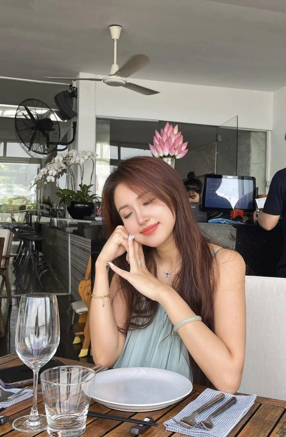 Hiup Vân Hugo và những tìm kiếm liên quan đến nữ MC