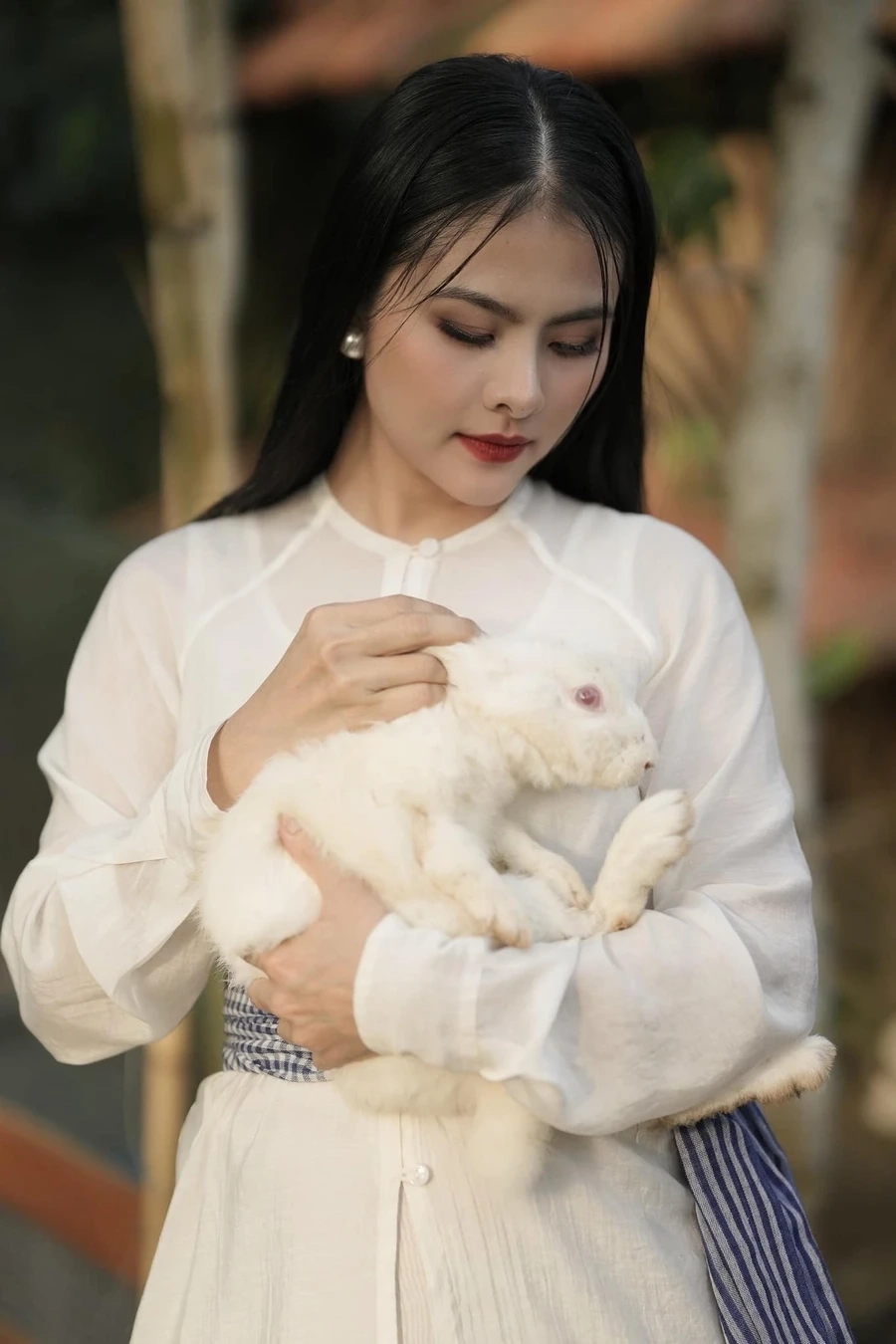 Vân Trang official kênh cập nhật các hoạt động mới nhất của nữ diễn viên