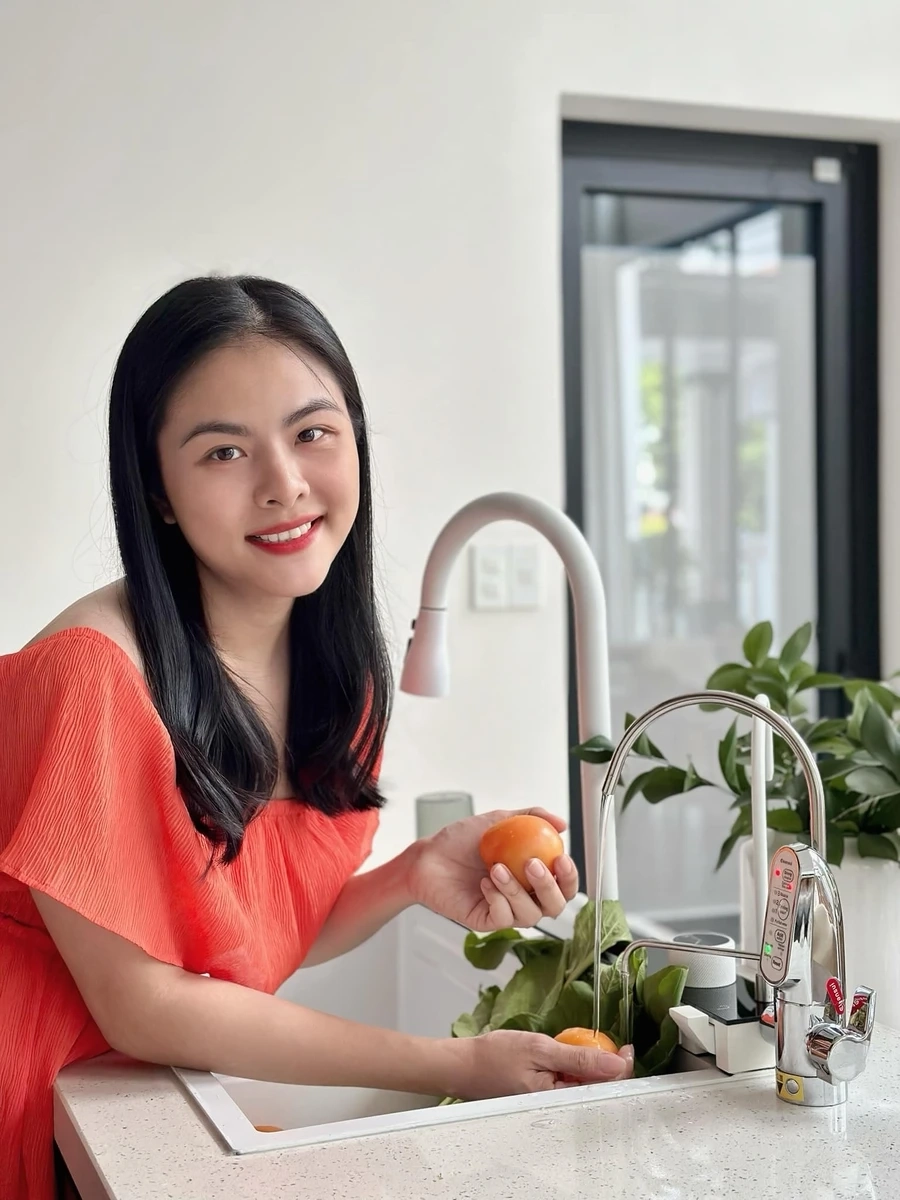 Hình ảnh diễn viên Vân Trang luôn xinh đẹp và đầy khí chất