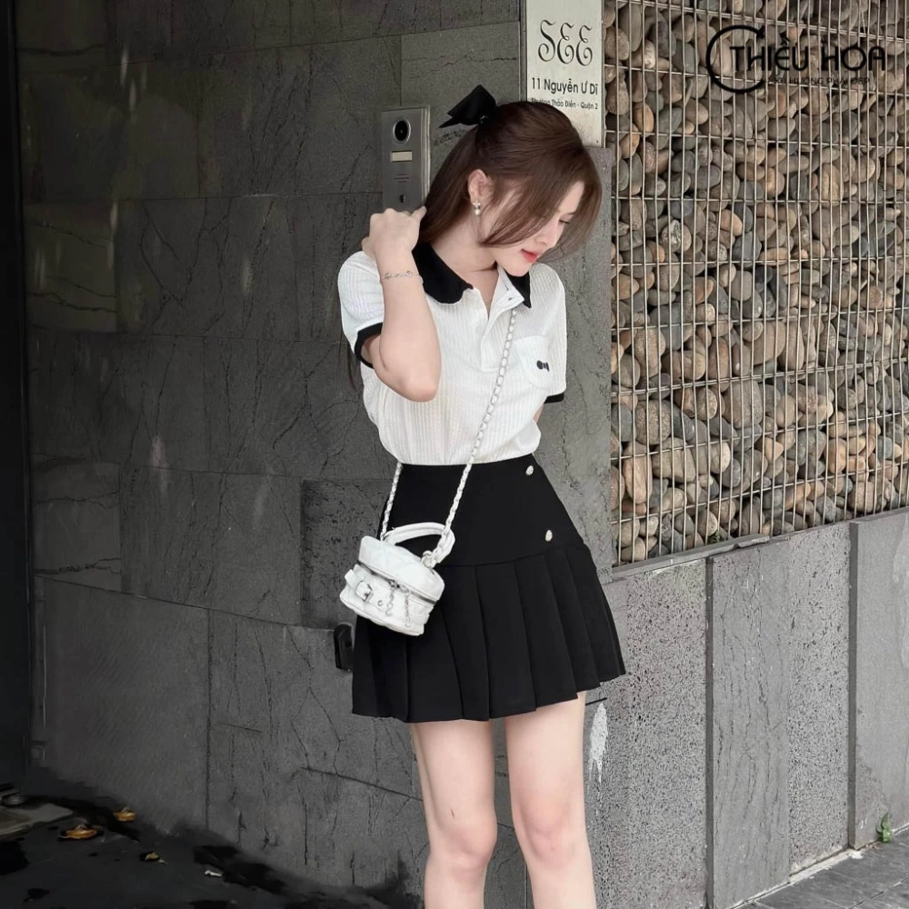 Gái xinh mặc váy xếp ly siêu ngắn tươi sáng và cuốn hút