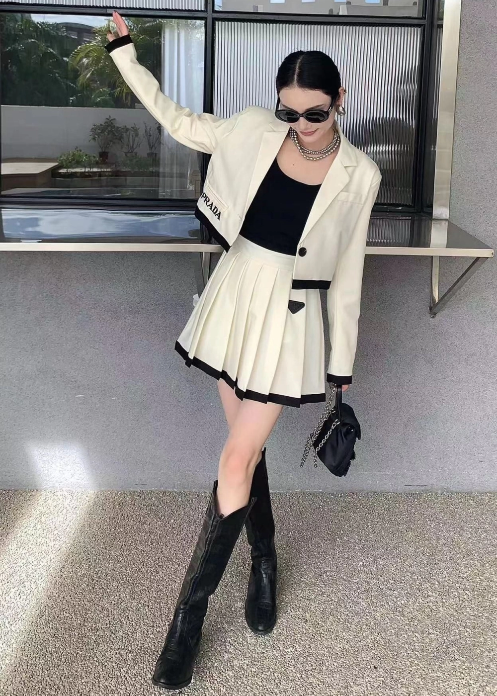 Ảnh gái xinh mặc váy xếp ly duyên dáng và nổi bật mọi lúc