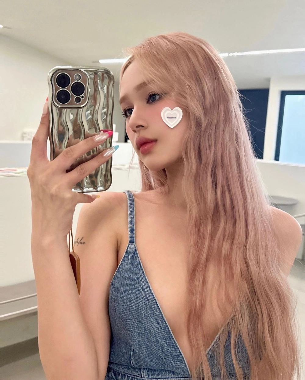 Hình ảnh Xoài Non và phong cách thời trang đa dạng, xinh đẹp