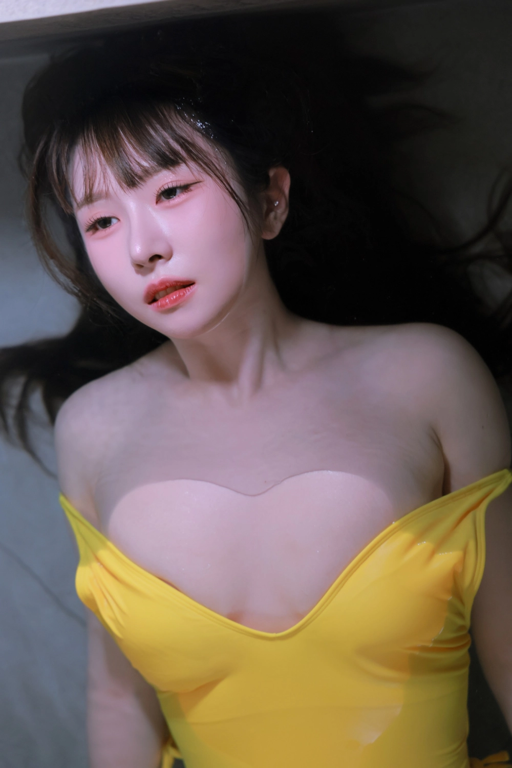 Ảnh gái vú nóng bỏng cuốn hút núm cương sáng muốn liếm phê điên