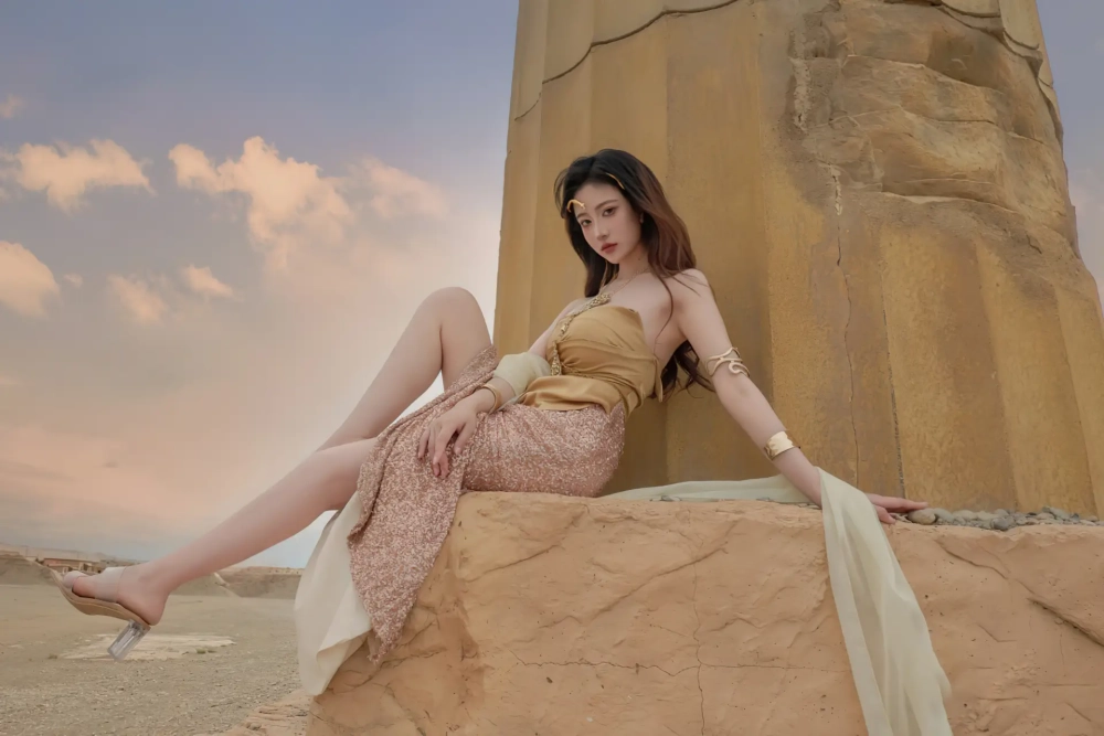 Gái xinh hở núm vú sexy nóng bỏng cuốn hút áo trễ lòi hồng muốn mút