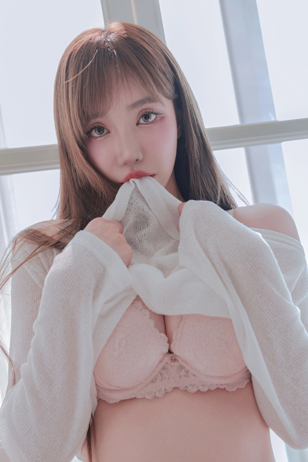 Gái xinh vú bự mặc bikini sexy nóng bỏng cuốn hút dây lọt khe hằn sâu