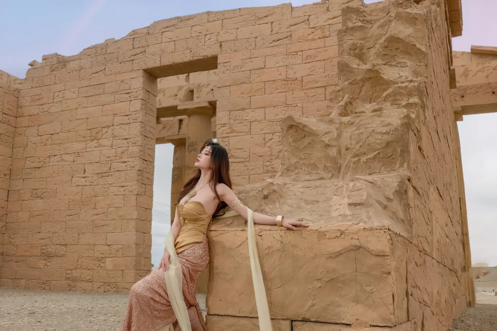 Ảnh bóp vú gái xinh sexy nóng bỏng cuốn hút tay đỏ mão vú mềm rên