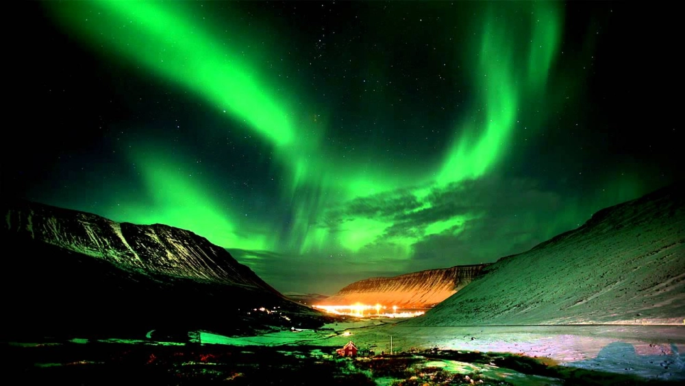 Bầu trời cực quang lung linh như giấc mơ phương Bắc