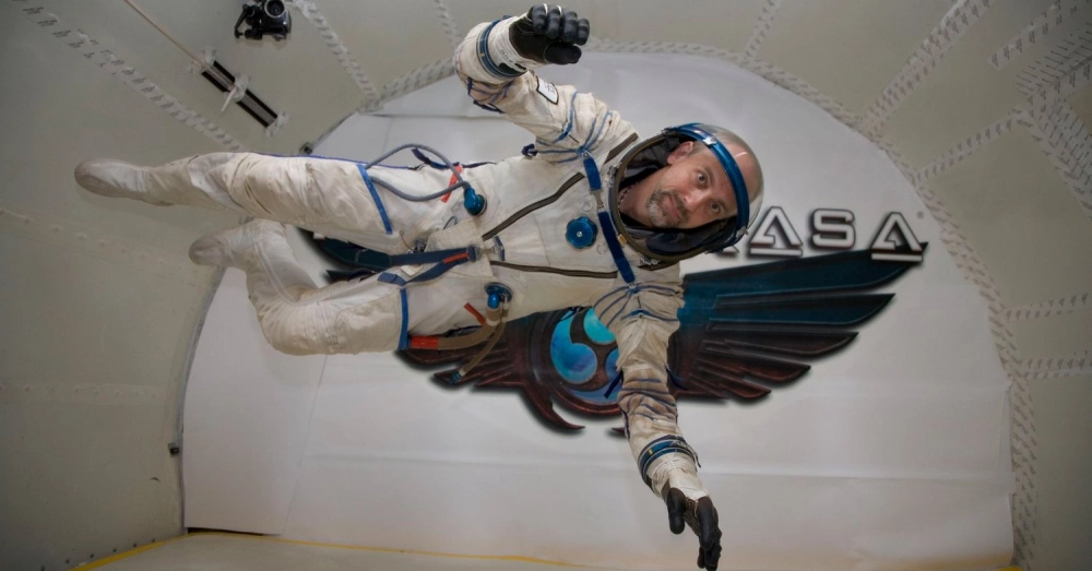 Hình ảnh người du hành vũ trụ đầy cảm xúc phiêu lưu