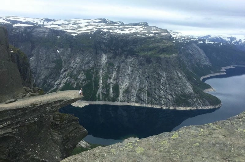 Cảnh đẹp núi Trolltunga ngoạn mục giữa thiên nhiên