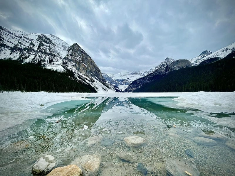 Cảnh đẹp hồ Louise khiến du khách say đắm