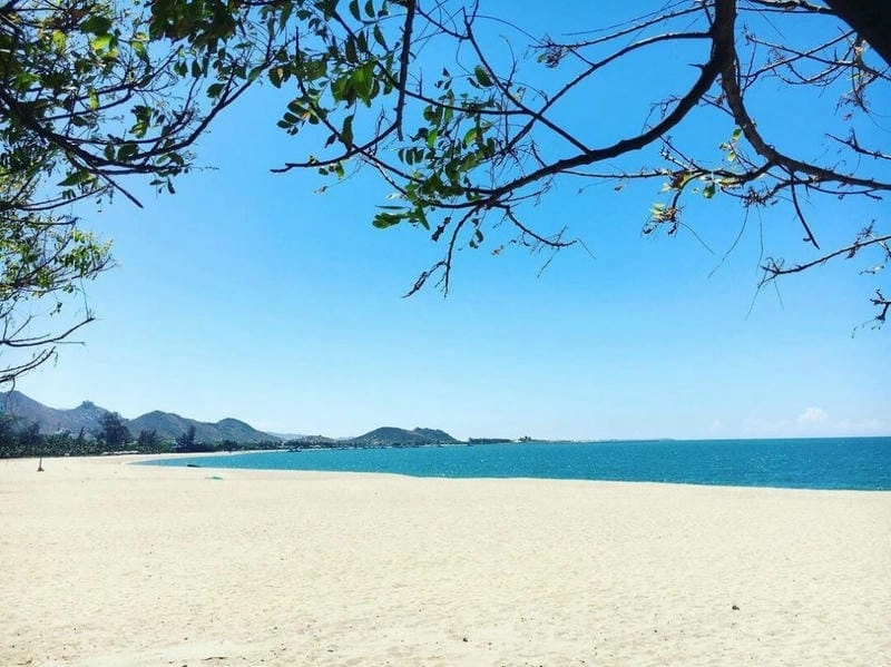 Biển Ninh Chữ Phan Rang xanh biếc giữa nắng gió