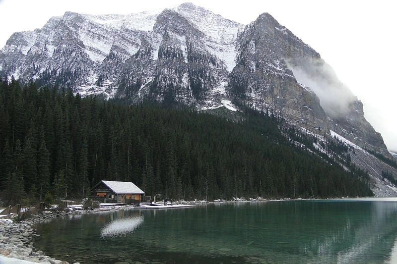Khám phá hồ Louise là hành trình đáng nhớ
