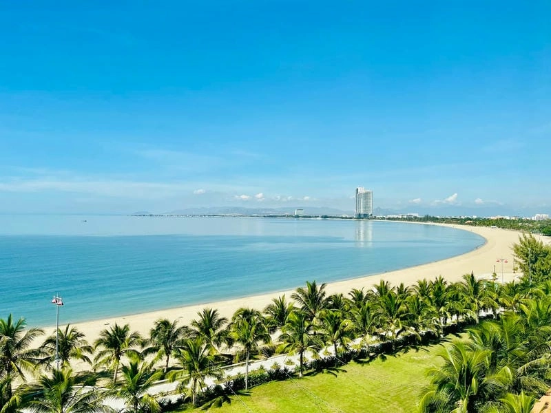 Biển Ninh Chữ Ninh Thuận nổi bật với bờ cát mịn dài