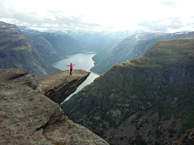 Tham quan núi Trolltunga điểm đến trong mơ