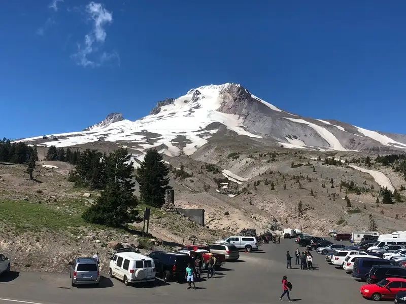 Phong cảnh núi Mount Hood hùng tráng và thơ mộng