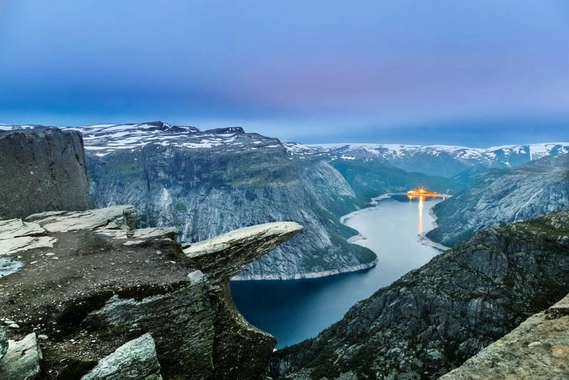 Thiên nhiên núi Trolltunga hoang sơ cuốn hút